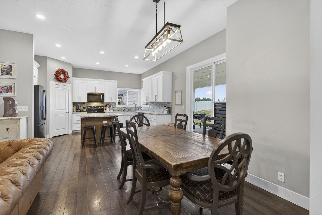 2110 S Herron Dr - Photo 7 of 31