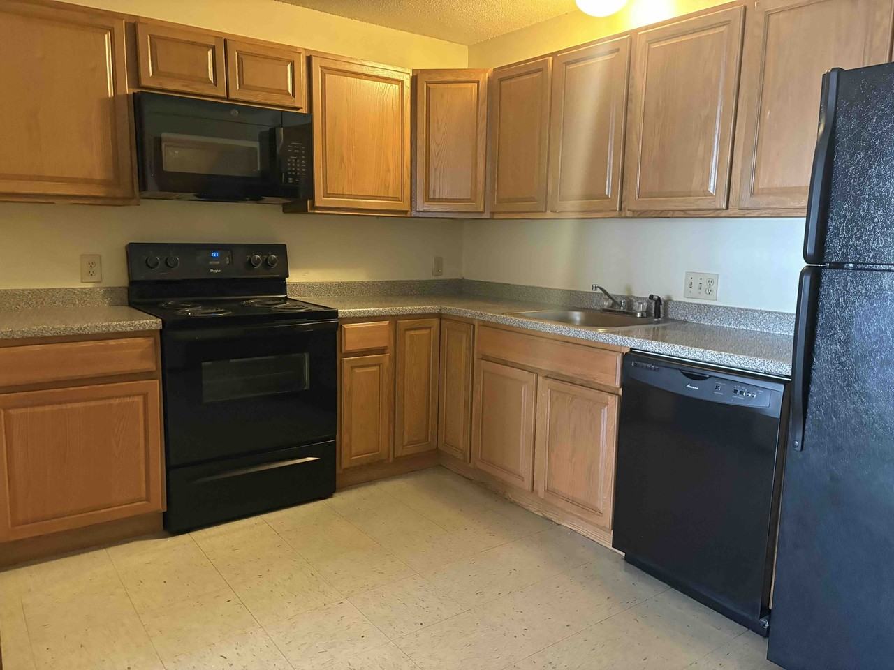 740 Central St #J22 - Photo 5 of 7