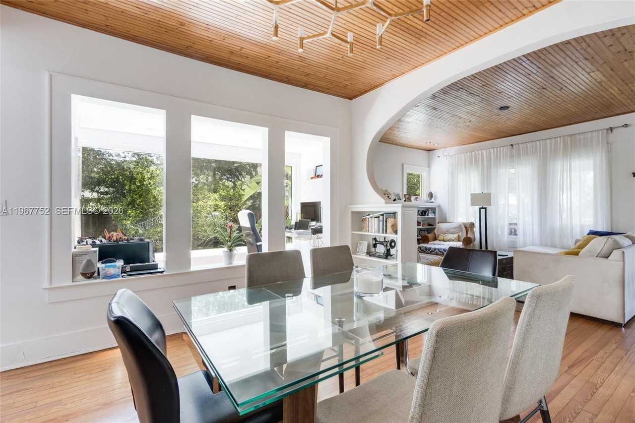 655 Ne 120th St - Photo 6 of 41