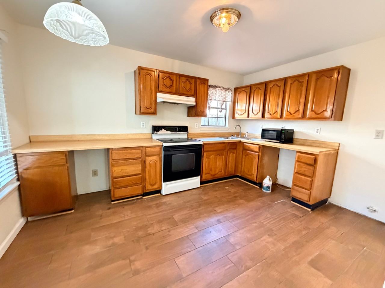 3011 Harbinger Ln - Photo 3 of 10
