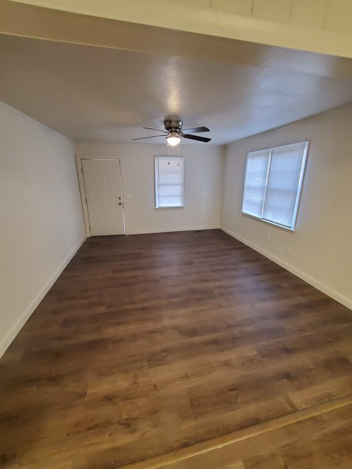 450 E Church St - Photo 3 of 4