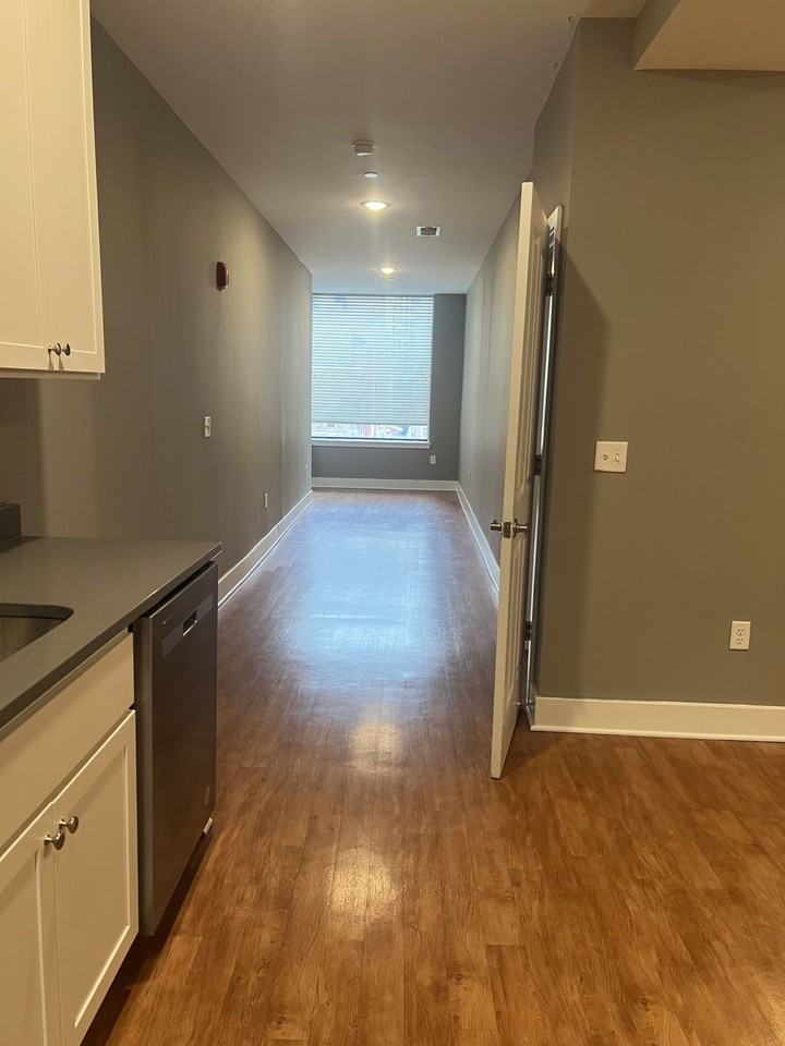 300 W Fayette Street - Photo 4 of 10