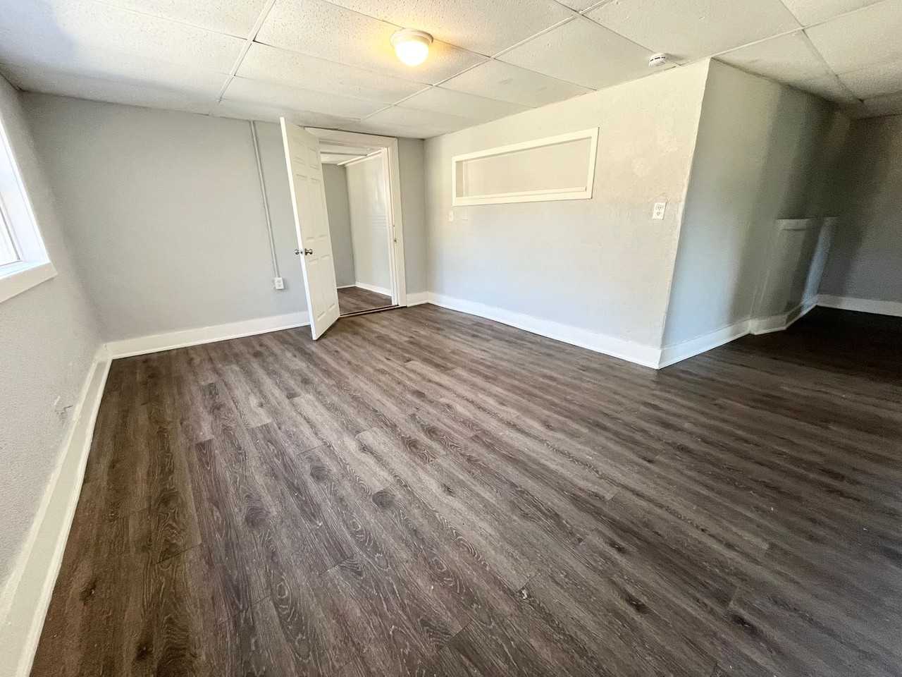 1038 Vine Ln - Photo 3 of 6