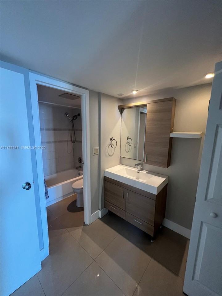 100 Bayview Drive - Photo 2 of 18