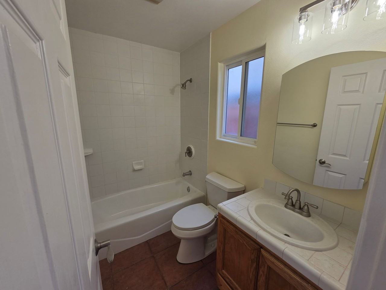 240 Elkwood Ave - Photo 5 of 15