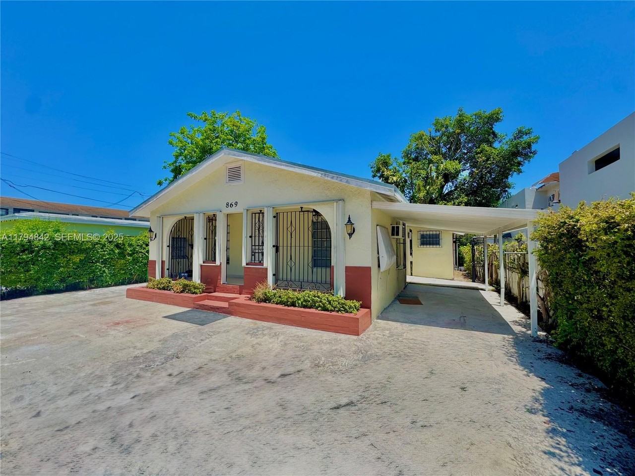 869 Southwest 4th Avenue - Photo 2 of 10