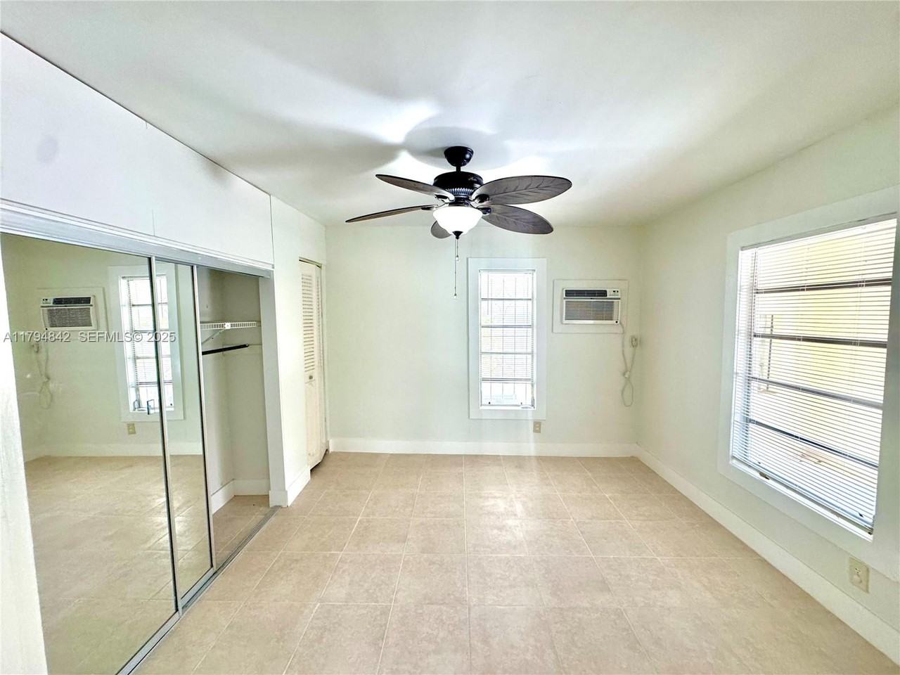 869 Southwest 4th Avenue - Photo 5 of 10