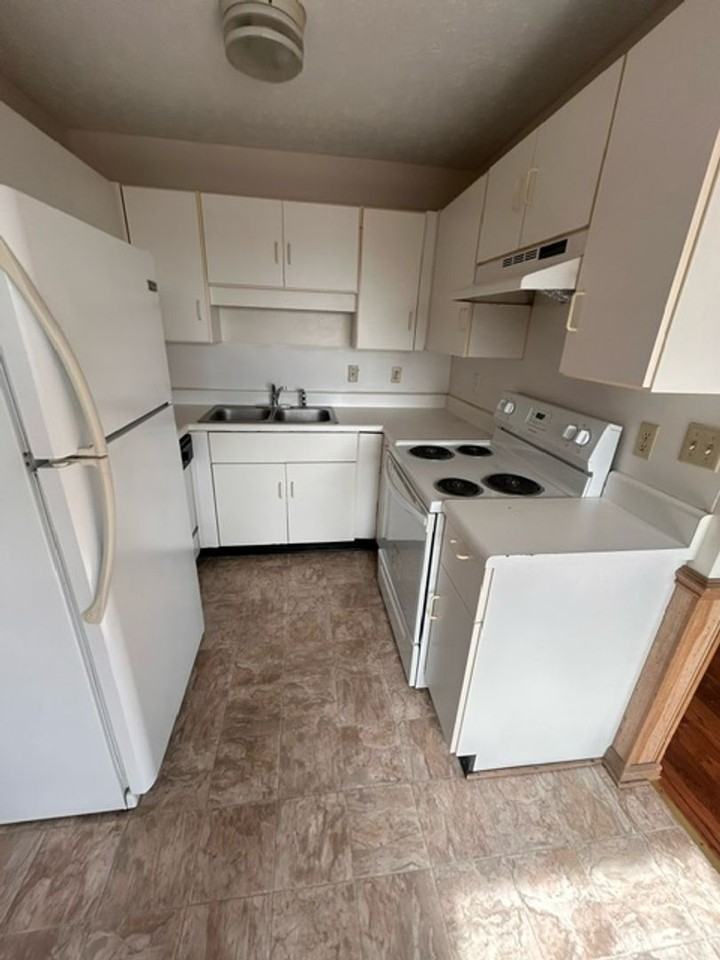 Airside Apartments - Photo 4 of 15