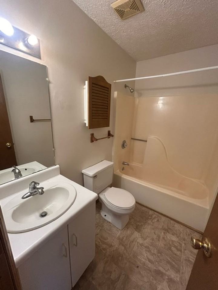 Airside Apartments - Photo 6 of 15