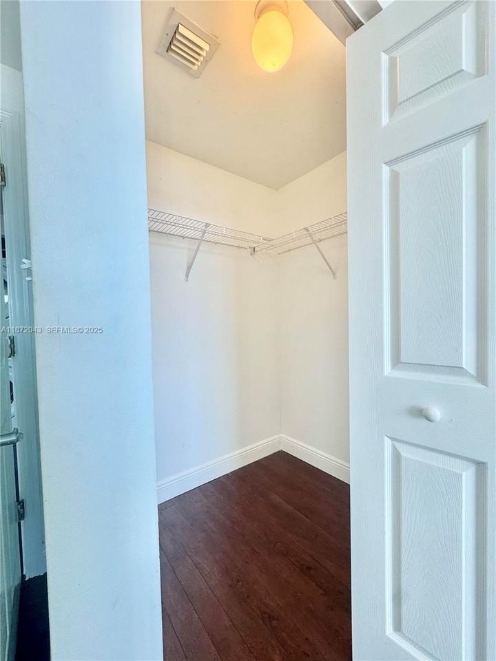 140 South Dixie Highway ##513 - Photo 4 of 33