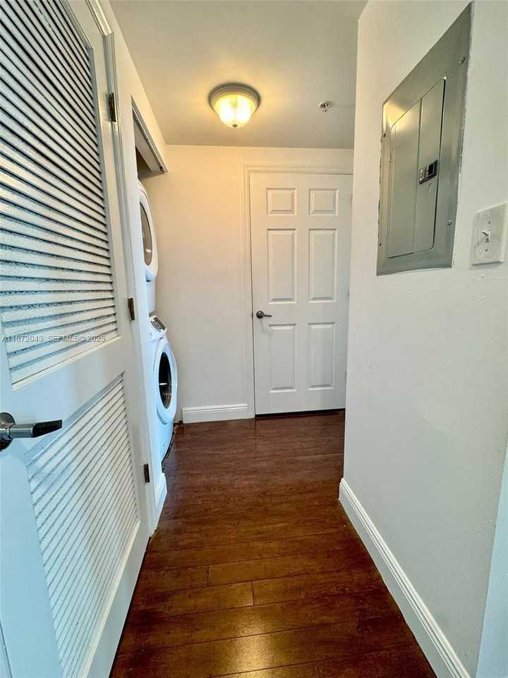 140 South Dixie Highway ##513 - Photo 5 of 33