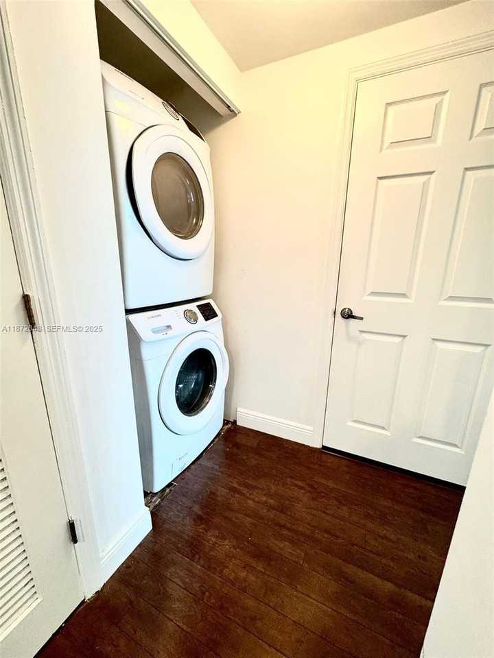 140 South Dixie Highway ##513 - Photo 7 of 33