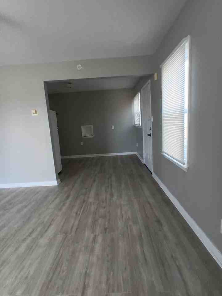803 N Key Blvd - Photo 5 of 11