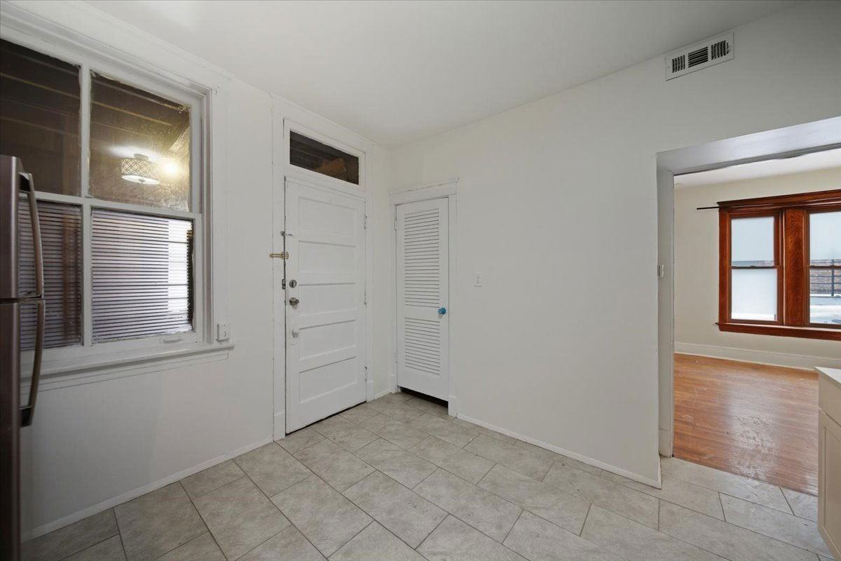 4001 N Southport Ave #2N - Photo 3 of 8