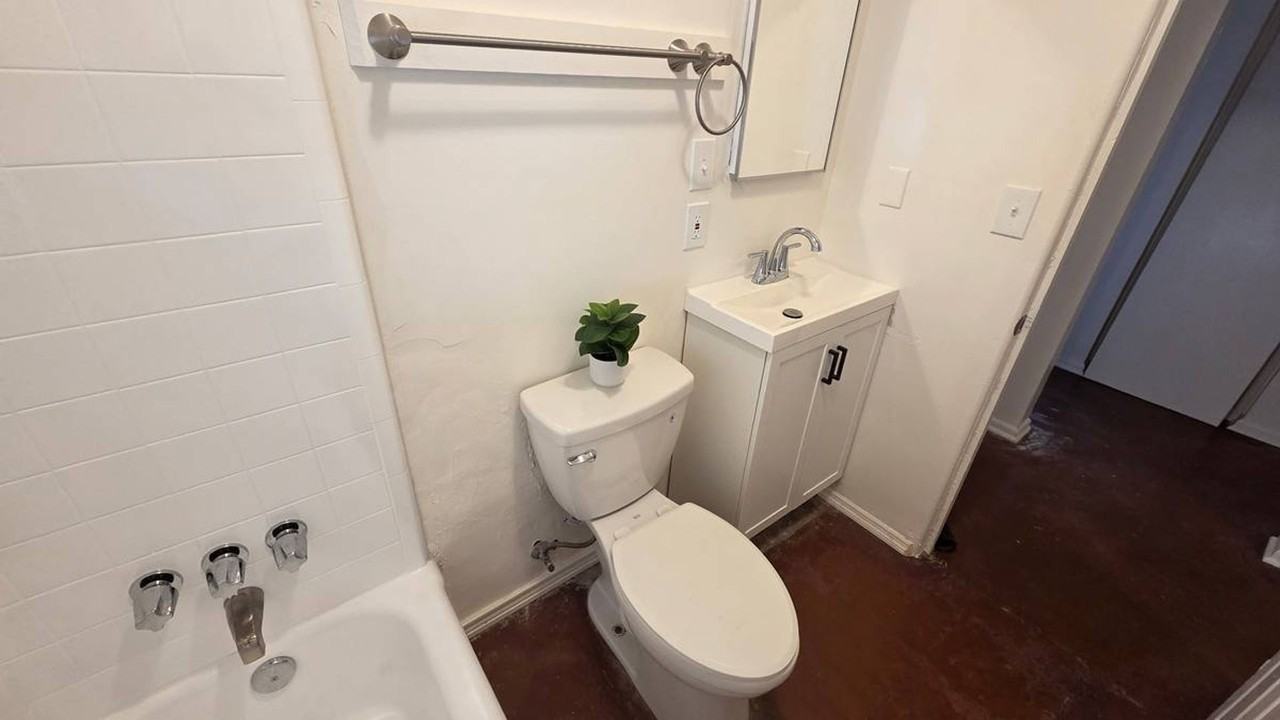 1345 E. Grant Road - Photo 3 of 12