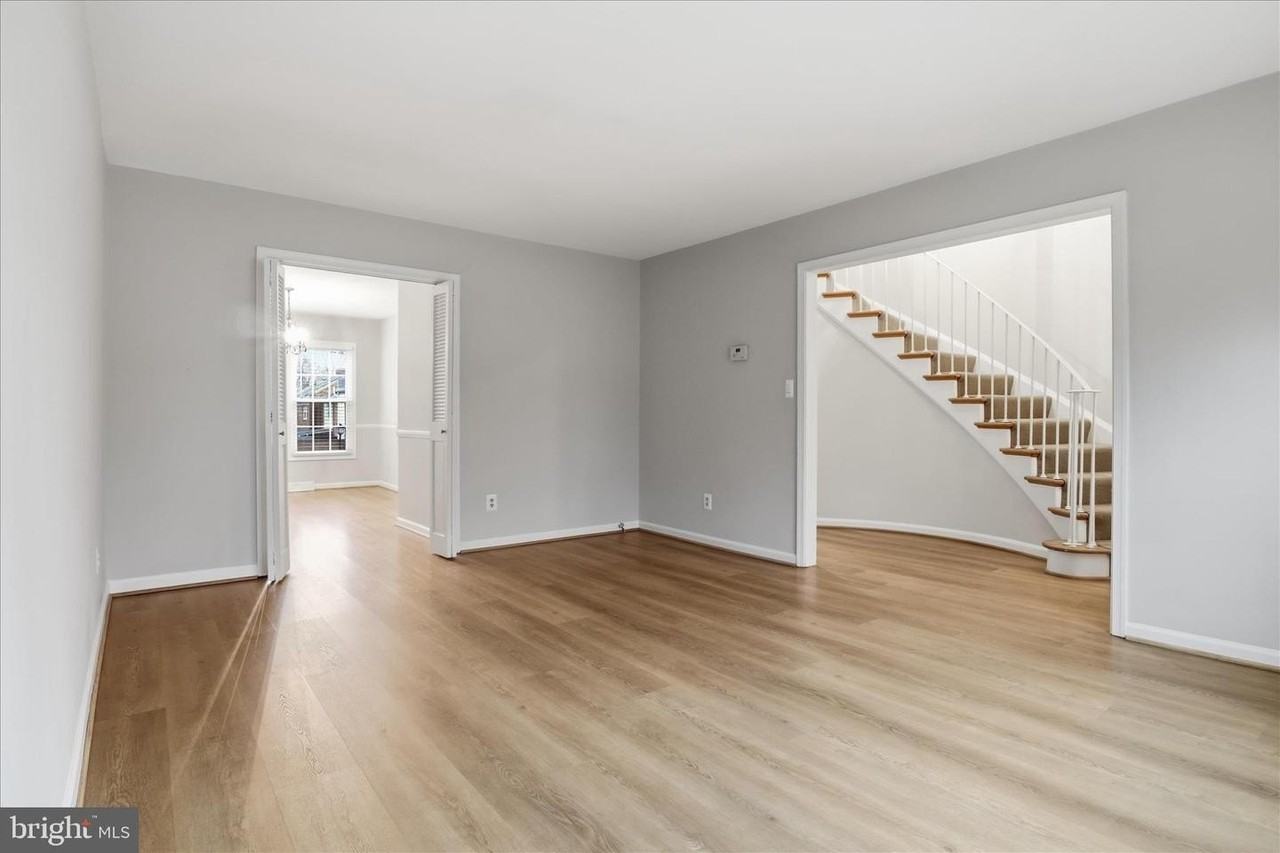 8209 Carrleigh Pkwy - Photo 3 of 36