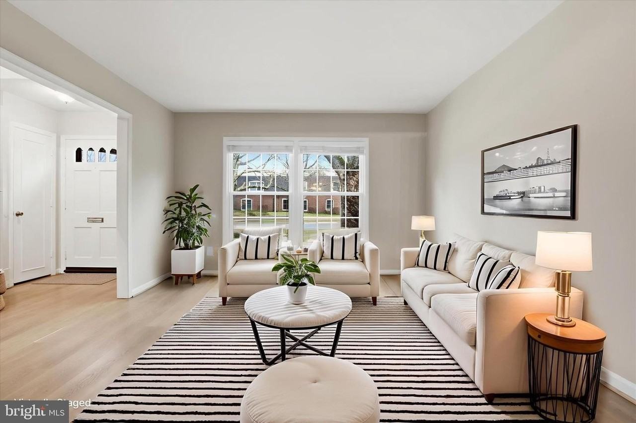 8209 Carrleigh Pkwy - Photo 4 of 36