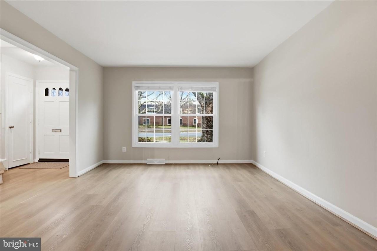 8209 Carrleigh Pkwy - Photo 5 of 36