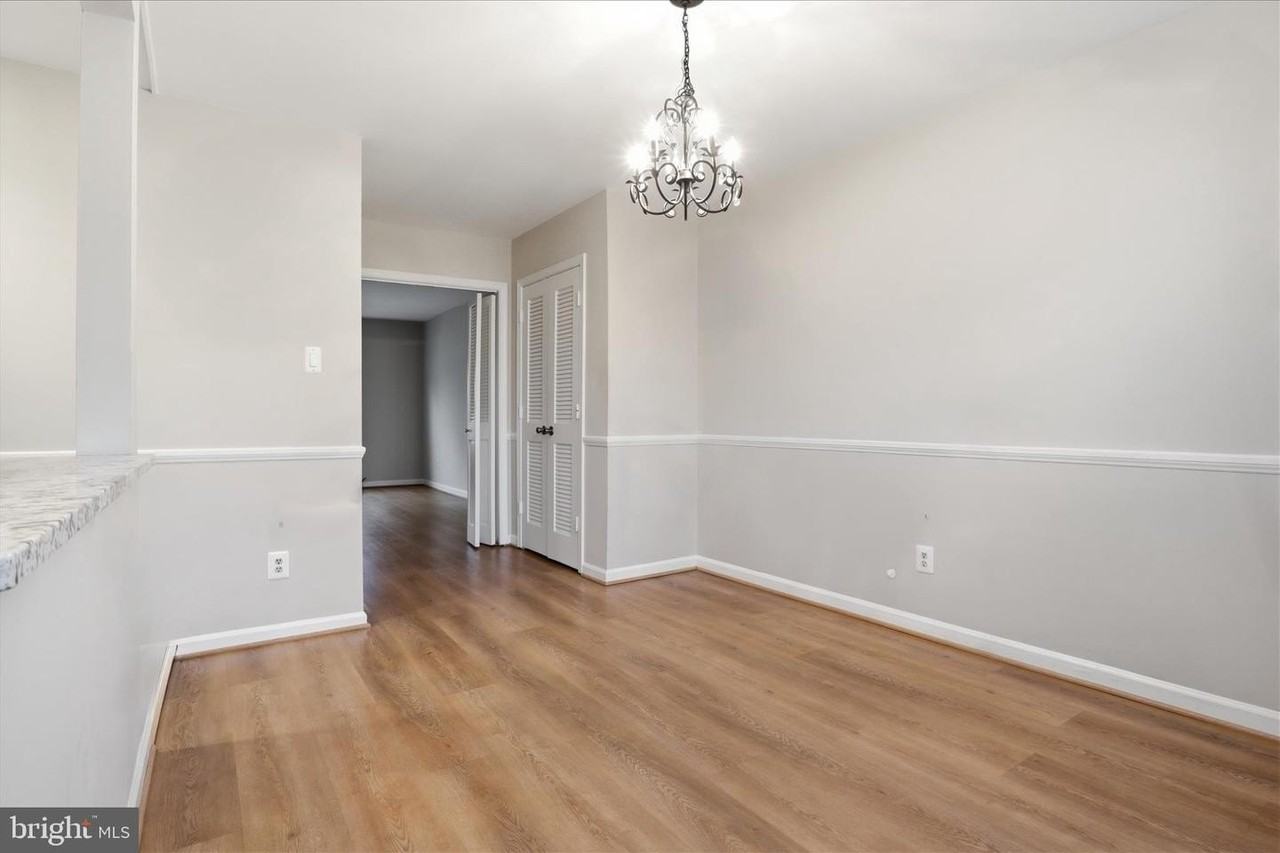 8209 Carrleigh Pkwy - Photo 7 of 36