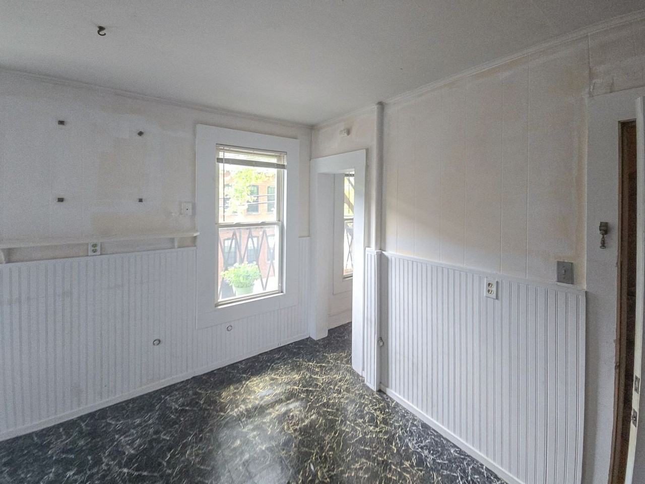 11 Lawrence St - Photo 4 of 50