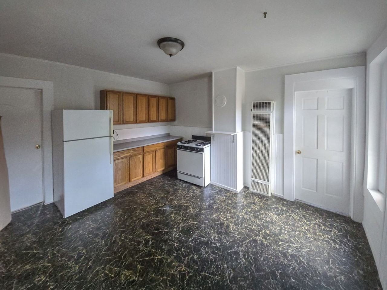 11 Lawrence St - Photo 6 of 50