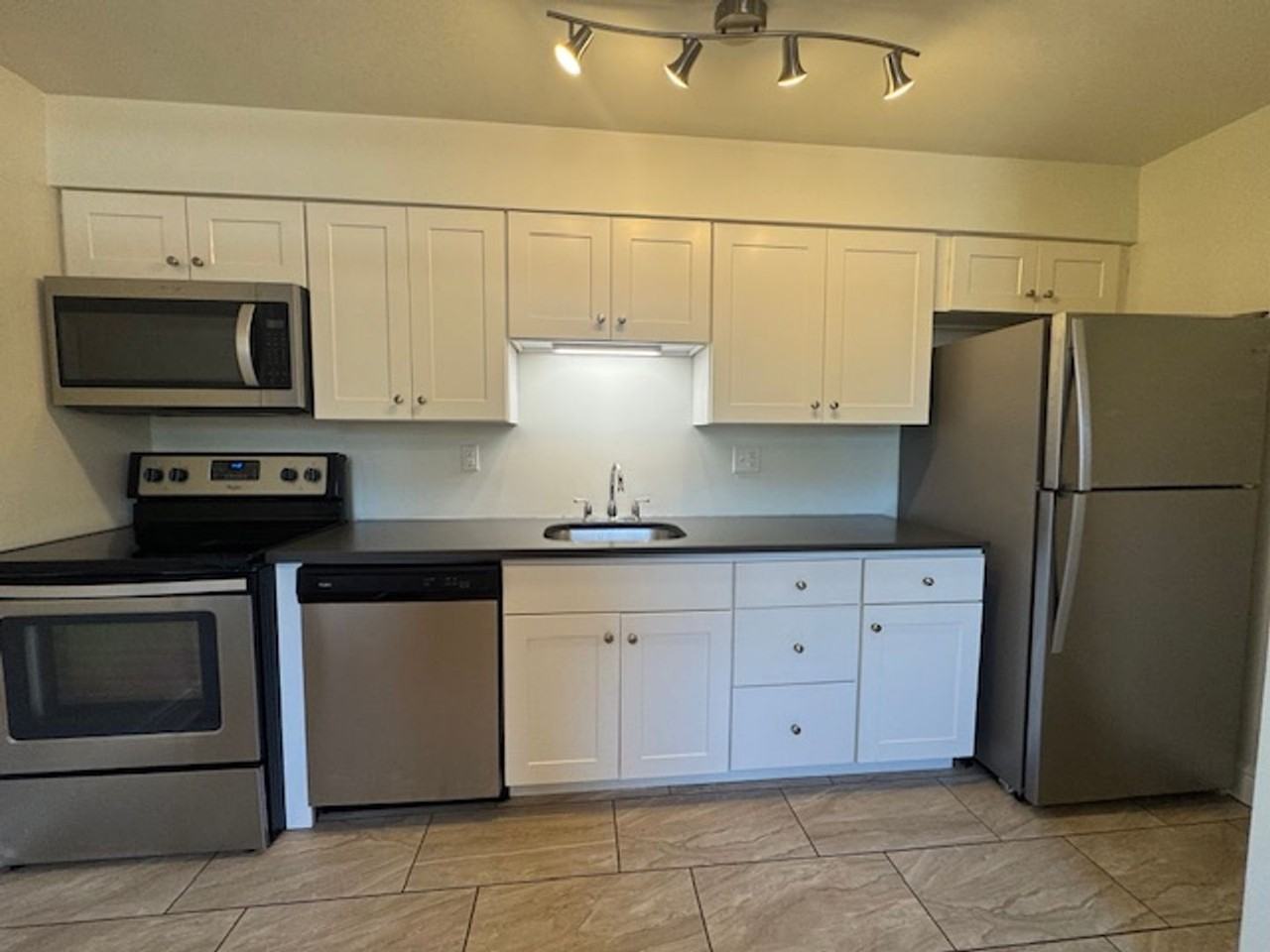 7528 Penn Avenue - Photo 5 of 12