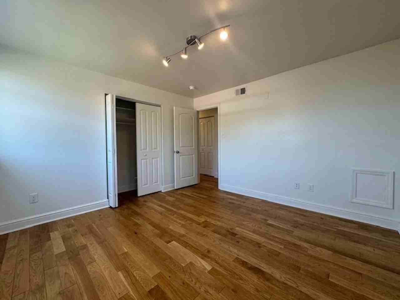 7528 Penn Avenue - Photo 6 of 12