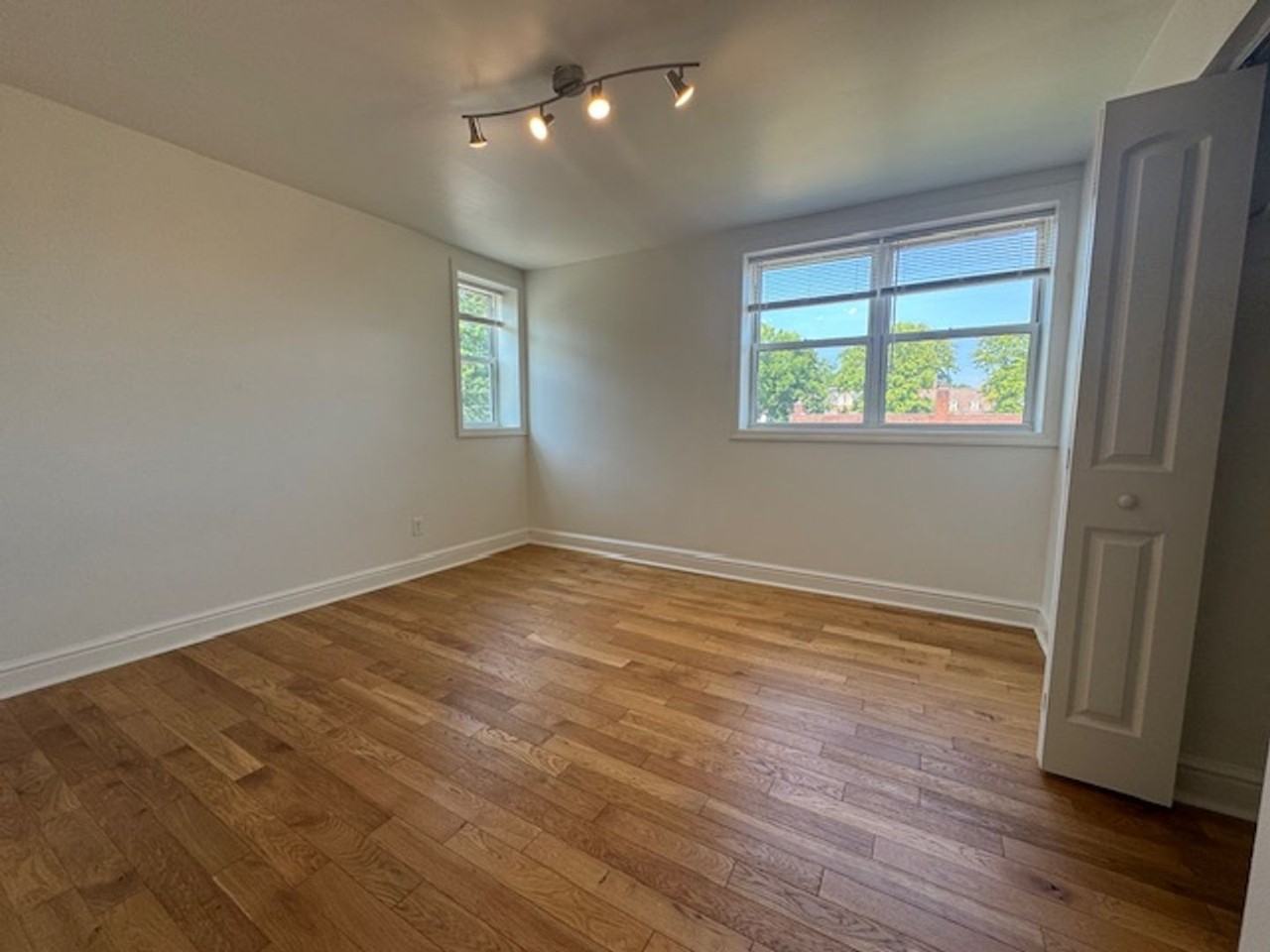 7528 Penn Avenue - Photo 7 of 12