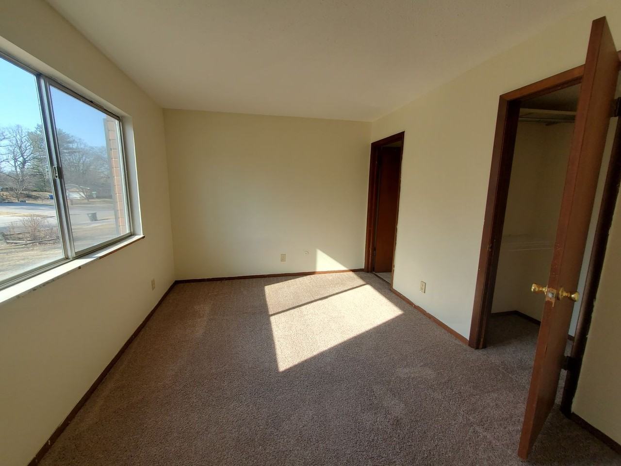 5509 34th Ave - Photo 5 of 12