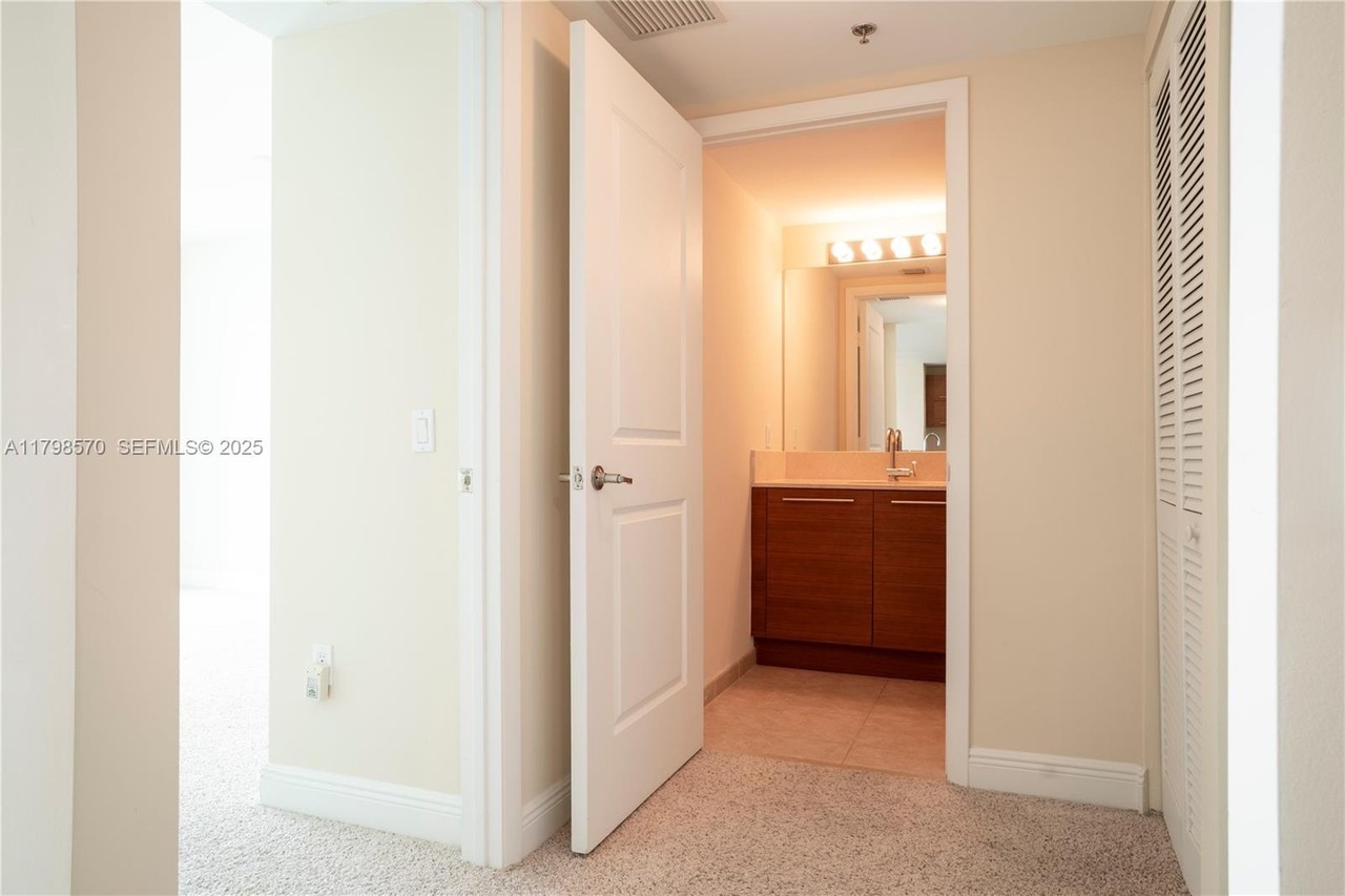 2681 North Flamingo Road - Photo 4 of 47