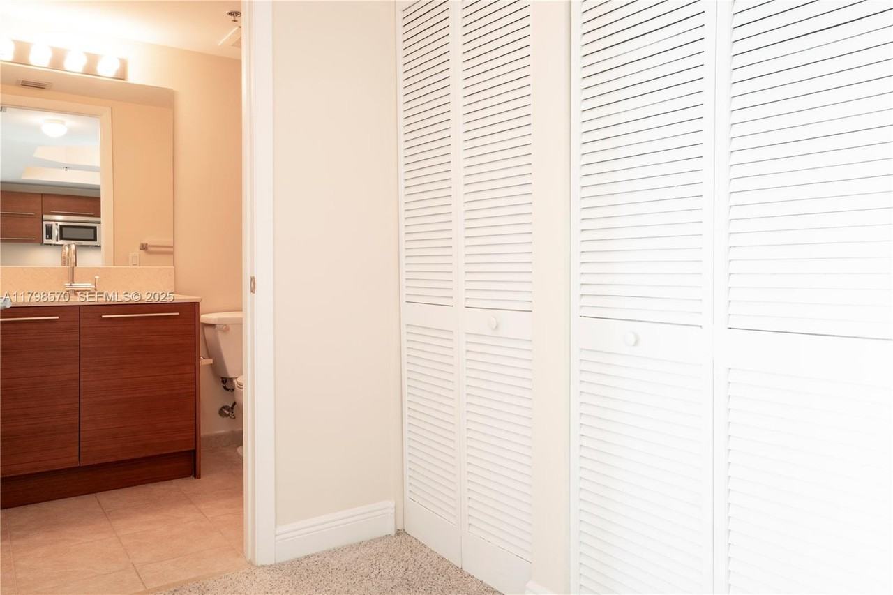 2681 North Flamingo Road - Photo 6 of 47