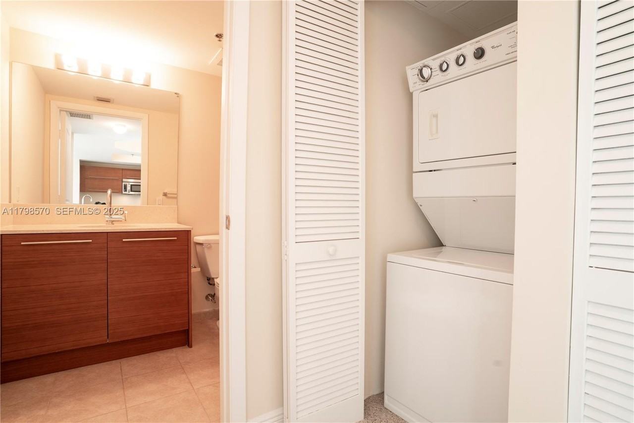 2681 North Flamingo Road - Photo 7 of 47