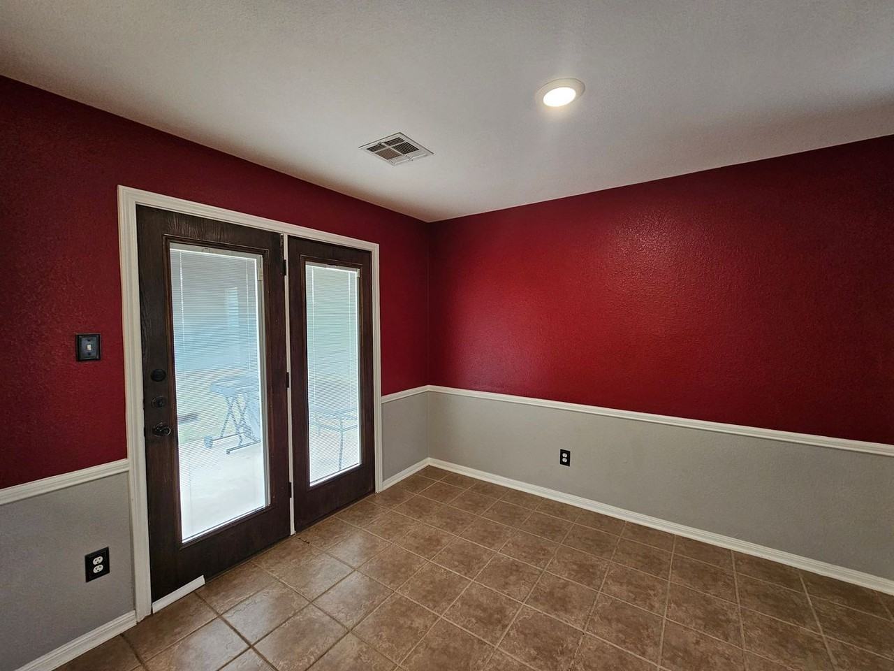 5704 Schneider Dr - Photo 4 of 19