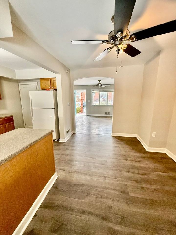 1917 Wareham Rd - Photo 3 of 39