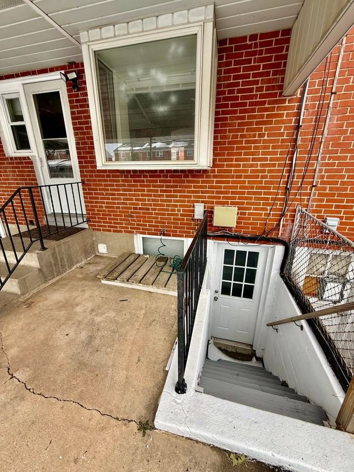 1917 Wareham Rd - Photo 4 of 39