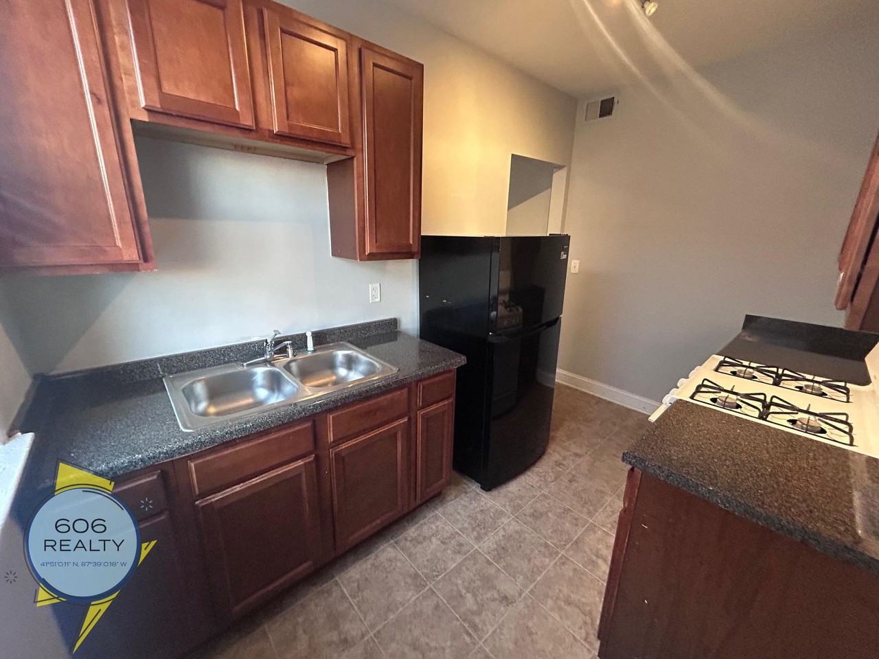 Charming Apartments in Rogers Park! - Photo 2 of 10