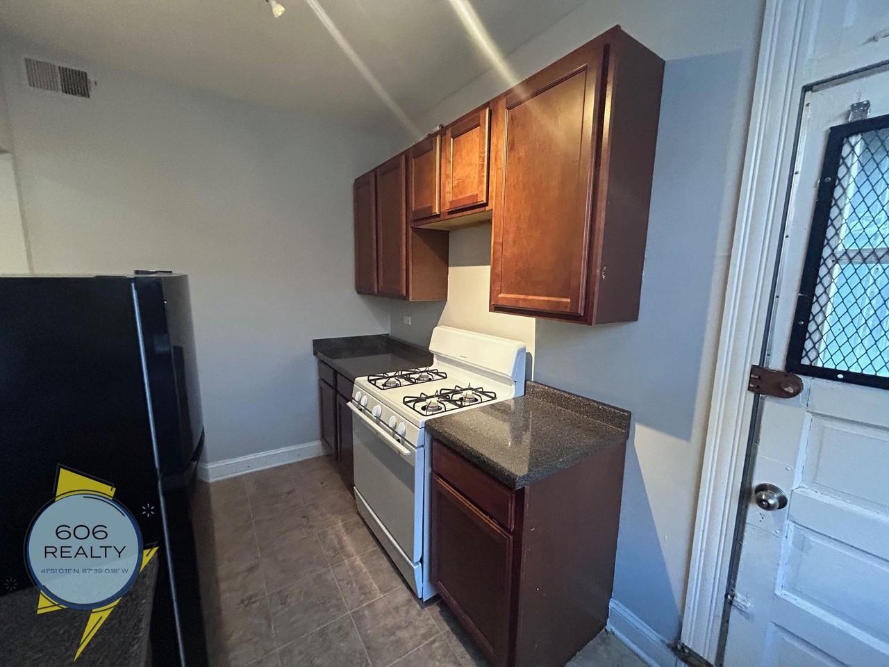 Charming Apartments in Rogers Park! - Photo 3 of 10