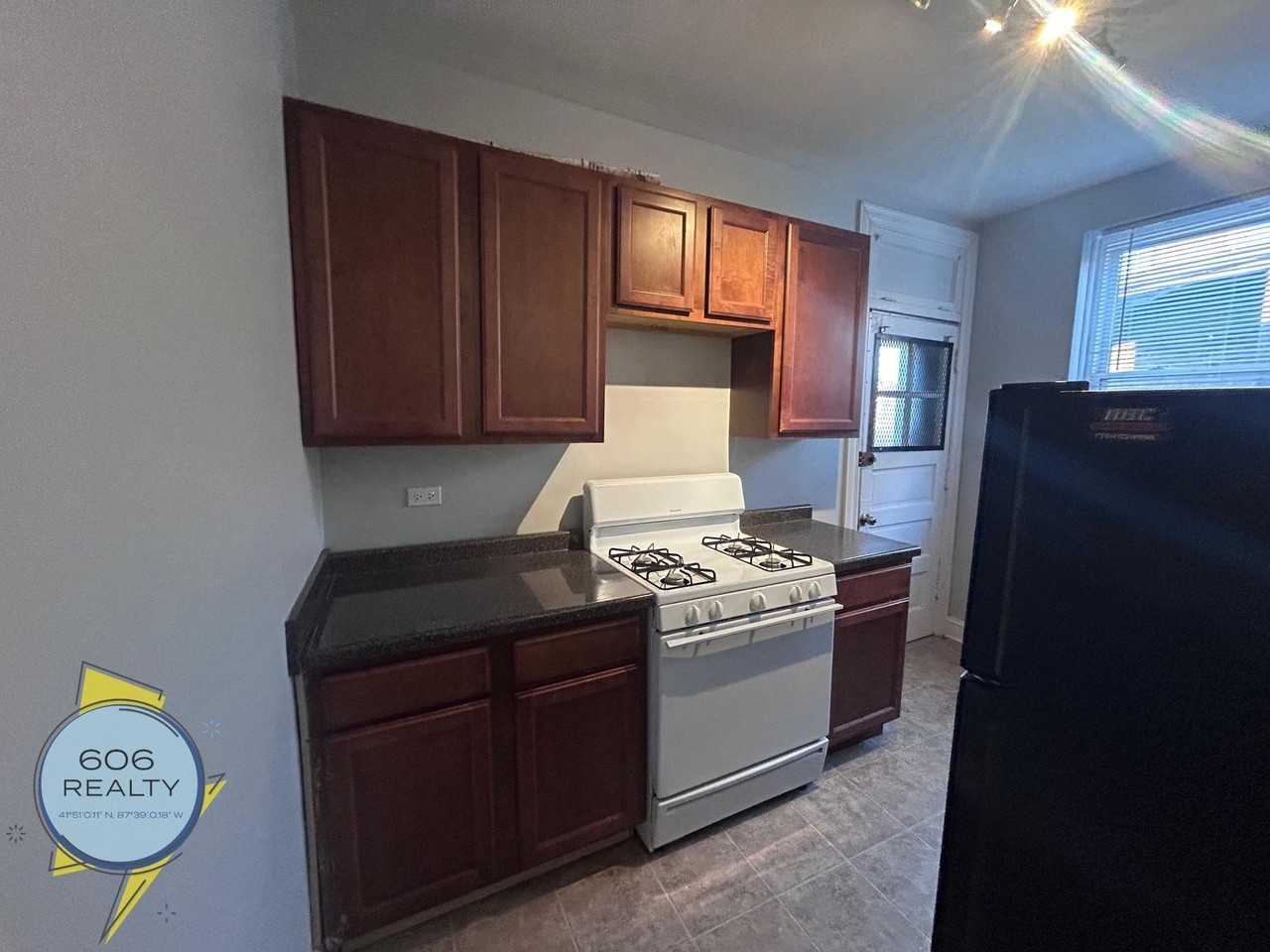 Charming Apartments in Rogers Park! - Photo 5 of 10