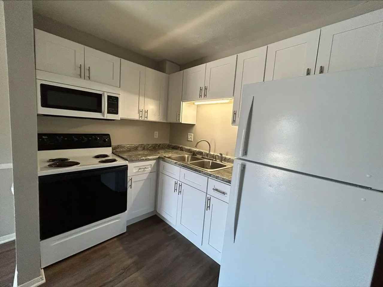 Cedars Apartments (D88D Holdings, LLC) - Photo 3 of 16