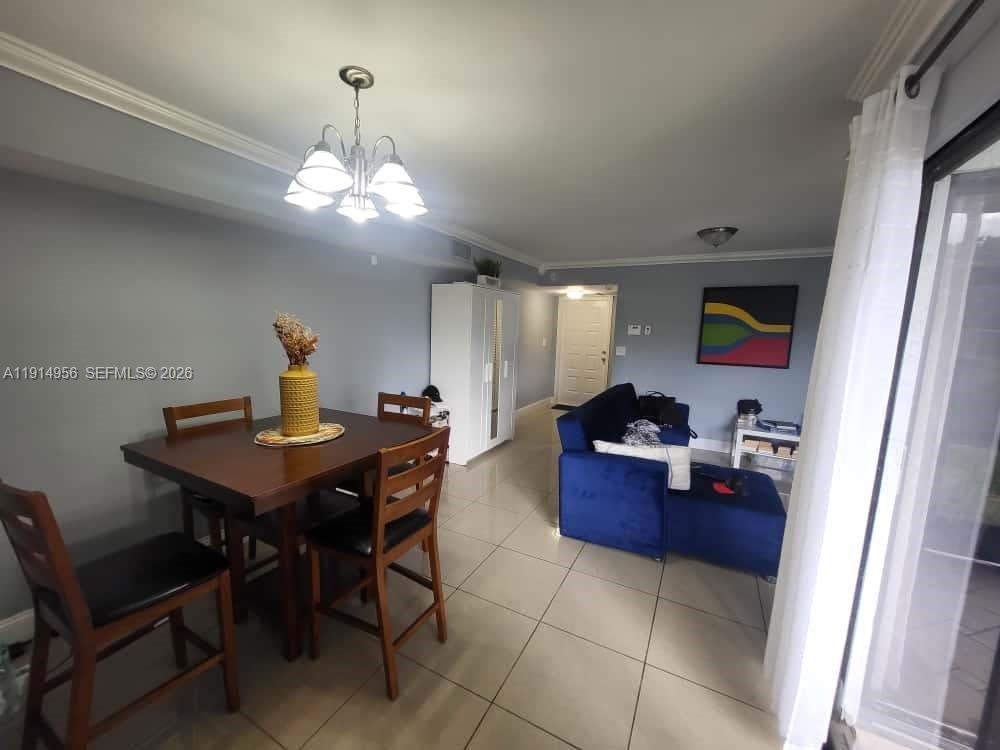 960 N Franklin Ave #J - Photo 2 of 8