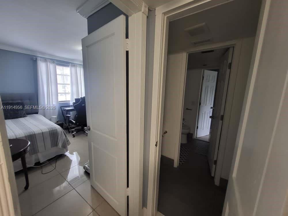 960 N Franklin Ave #J - Photo 4 of 8