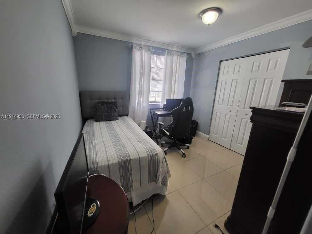 960 N Franklin Ave #J - Photo 5 of 8