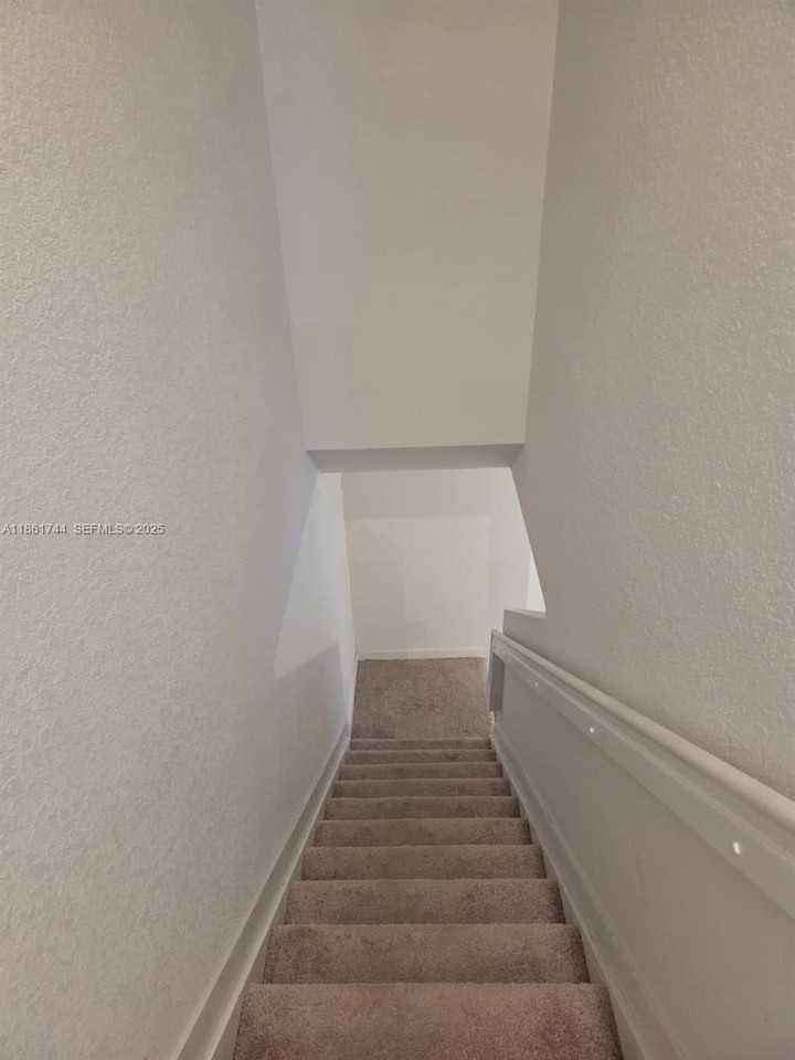 540 Ne 5th Ter - Photo 7 of 8