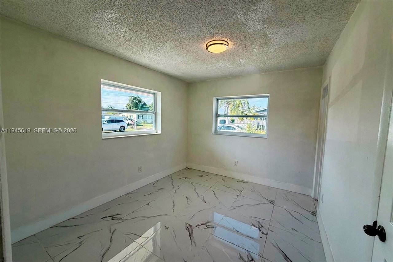 14313 Sw 110th Ave - Photo 3 of 8
