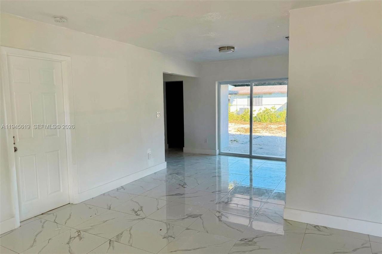 14313 Sw 110th Ave - Photo 7 of 8