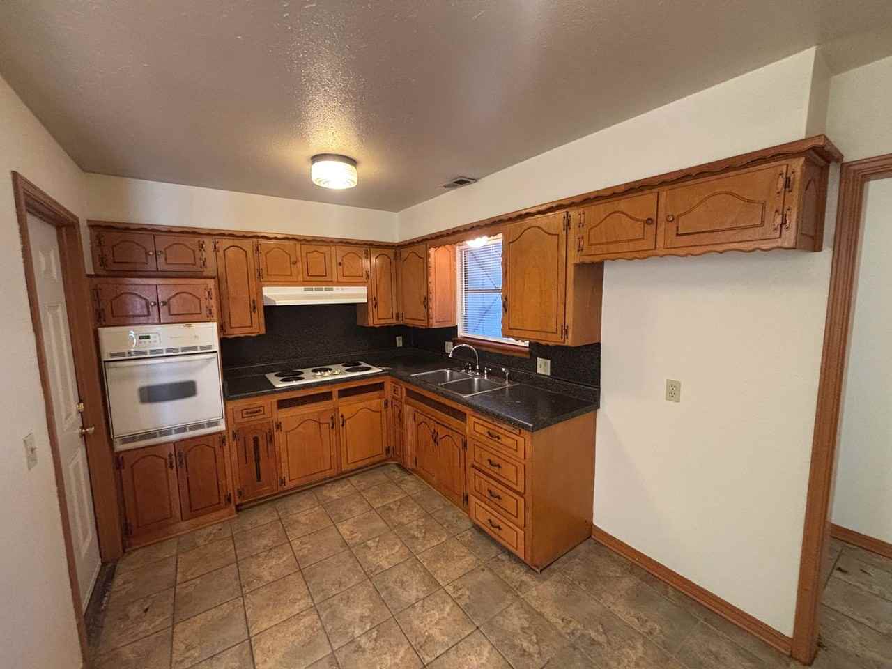 3304 Longridge Rd - Photo 4 of 12