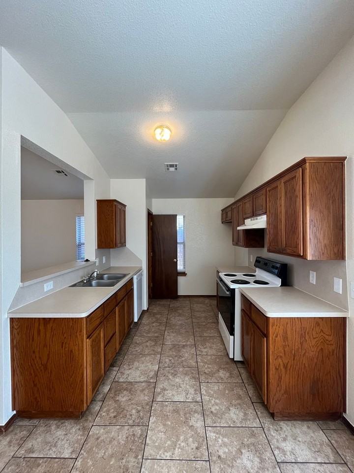3148 Sw 103rd Pl - Photo 2 of 25