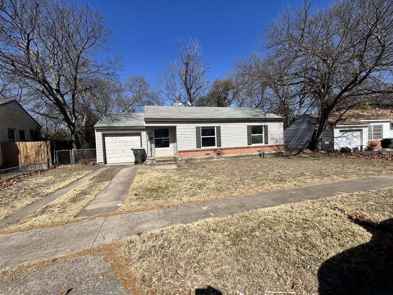 701 Estelle Ave - Photo 2 of 10