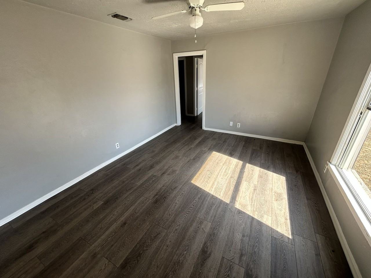 701 Estelle Ave - Photo 3 of 10