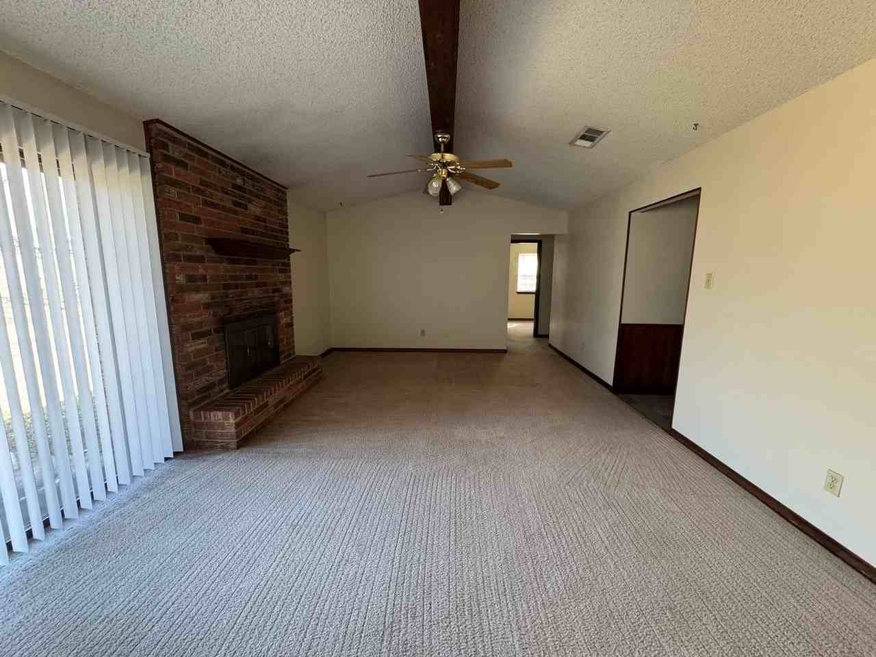 207 E Hogan Dr - Photo 6 of 32